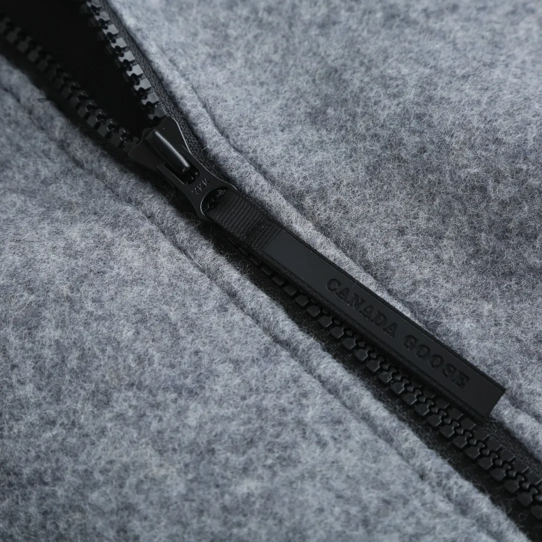 Canada Goose ， 。 ， 、 。 ， 。 ， 、 ， ， 。 2 2 ， ， ， ‘ ’， 。 ， 。 ， 。 ， Light Gray ， 。 ， 。 ， 。 、 ， 。 ， ， 。 ， ， 。 Size:S-M-L-XL